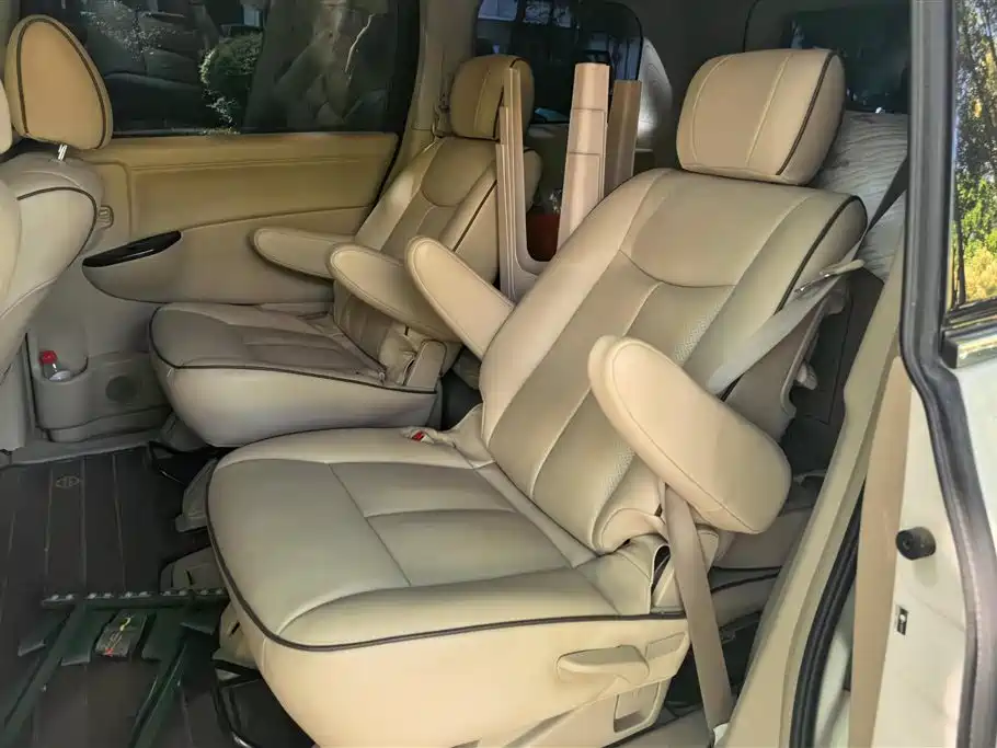 Nissan Quest 2013 — фото 11