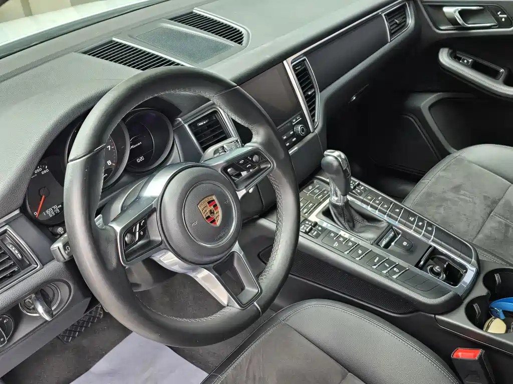 Porsche Macan 2017 — фото 10