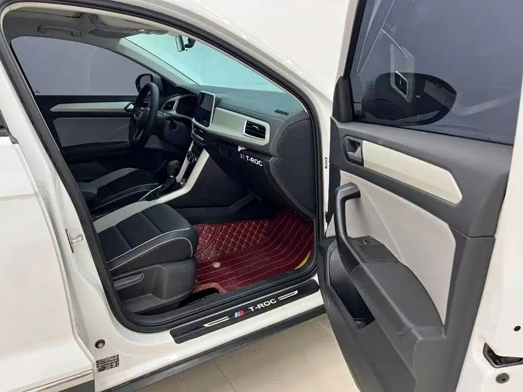 Volkswagen T-Roc 2023 — фото 11
