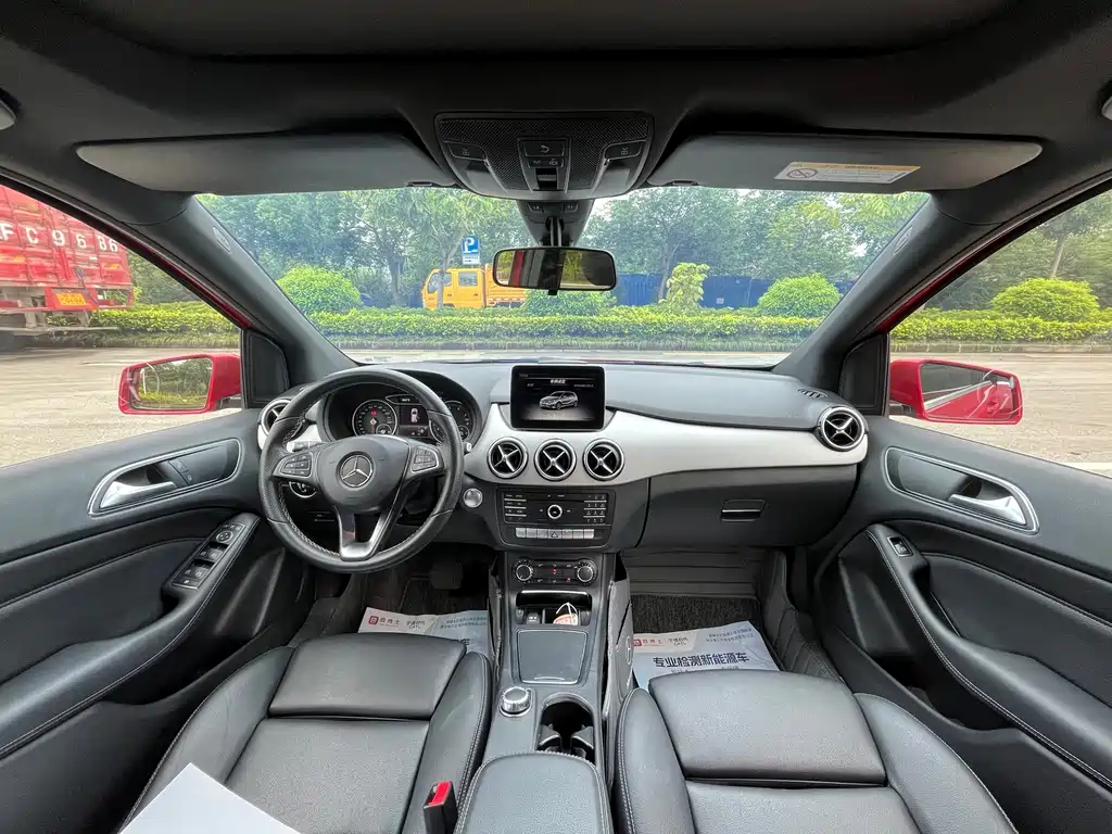Mercedes-Benz B-Class 2017 — фото 16