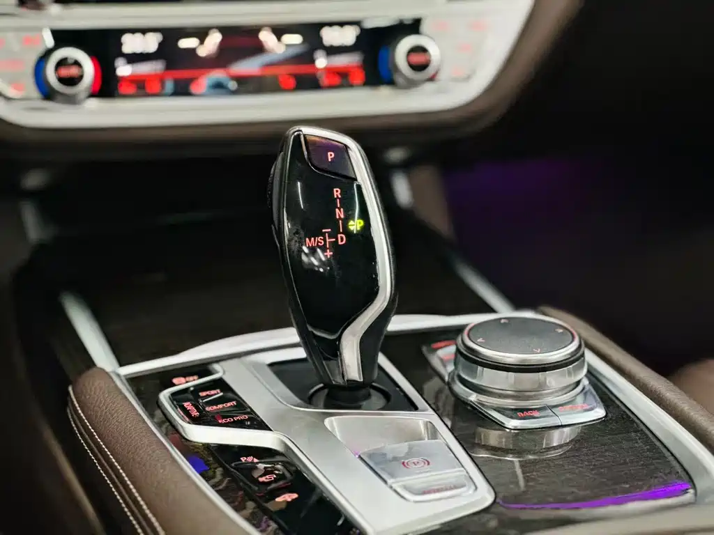 BMW 7 Series 2018 — фото 12