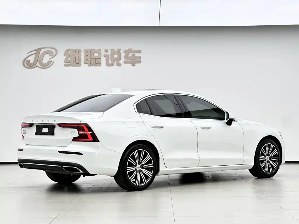 Volvo S60 2021 — фото 17