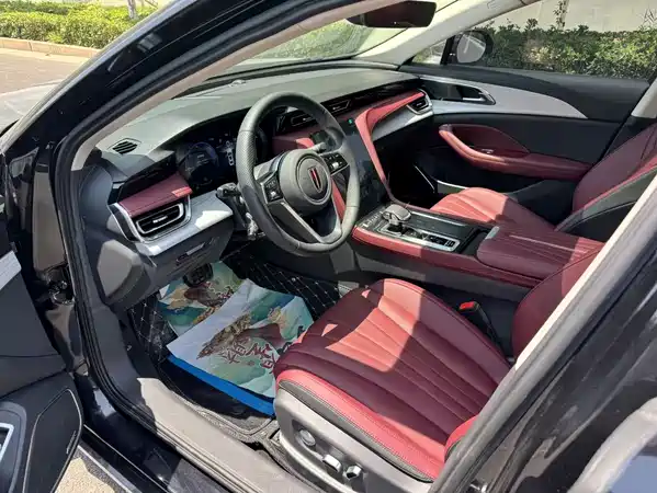 Hongqi H5 PHEV 2025