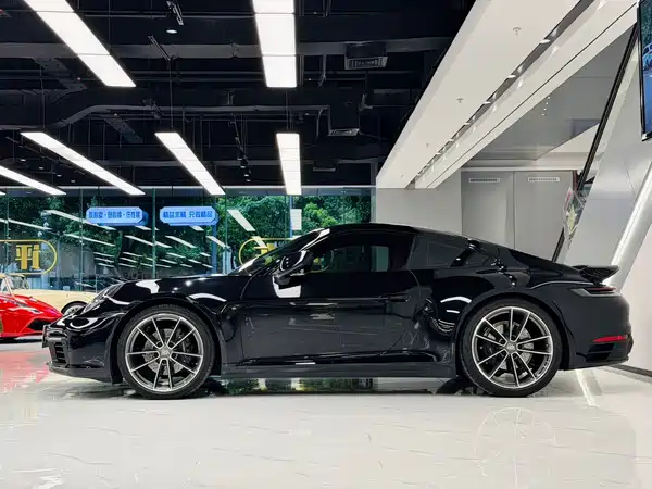 Porsche 911 2025