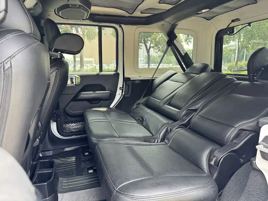 Jeep Wrangler 2018 — фото 10