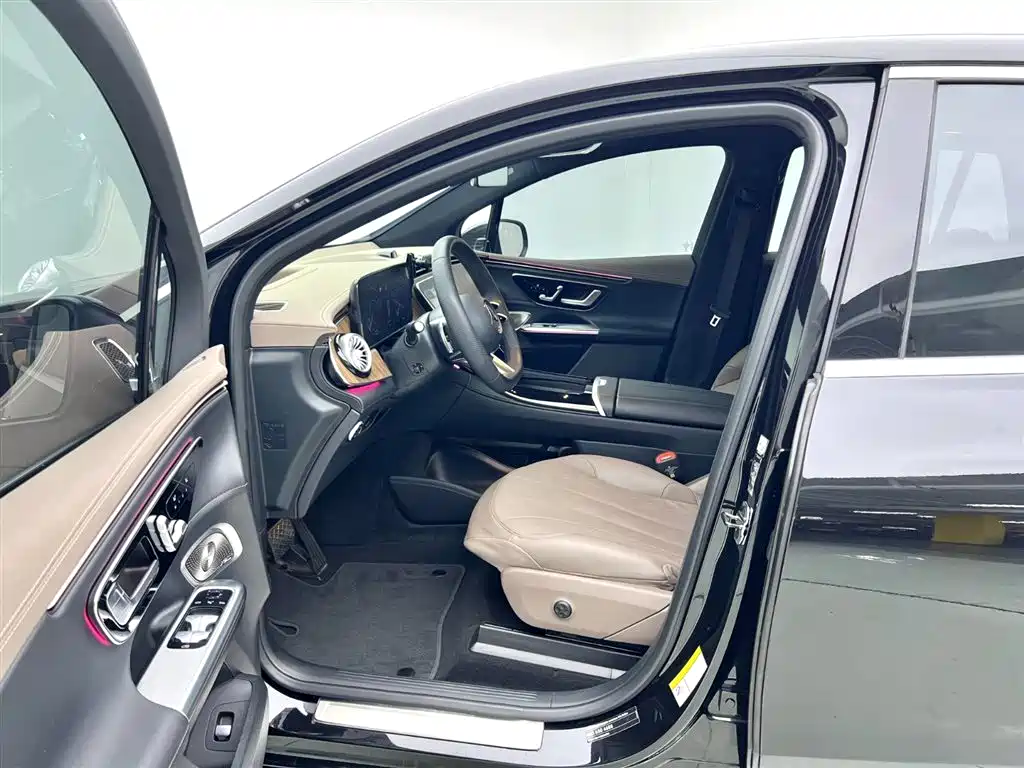 Mercedes-Benz EQE SUV 2024 — фото 11