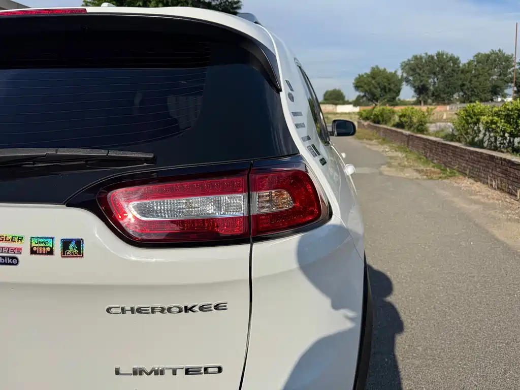 Jeep Cherokee 2018 — фото 26
