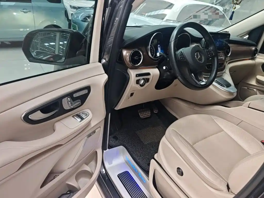 Mercedes-Benz V-Class 2022 — фото 16