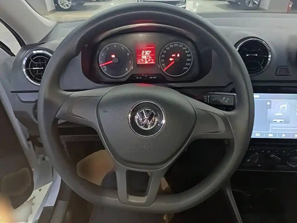 Volkswagen Jetta 2018 — фото 11