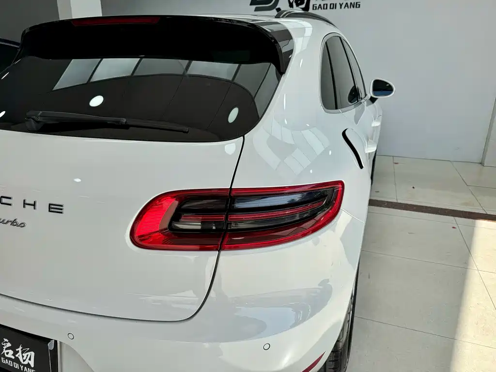 Porsche Macan 2016 — фото 32