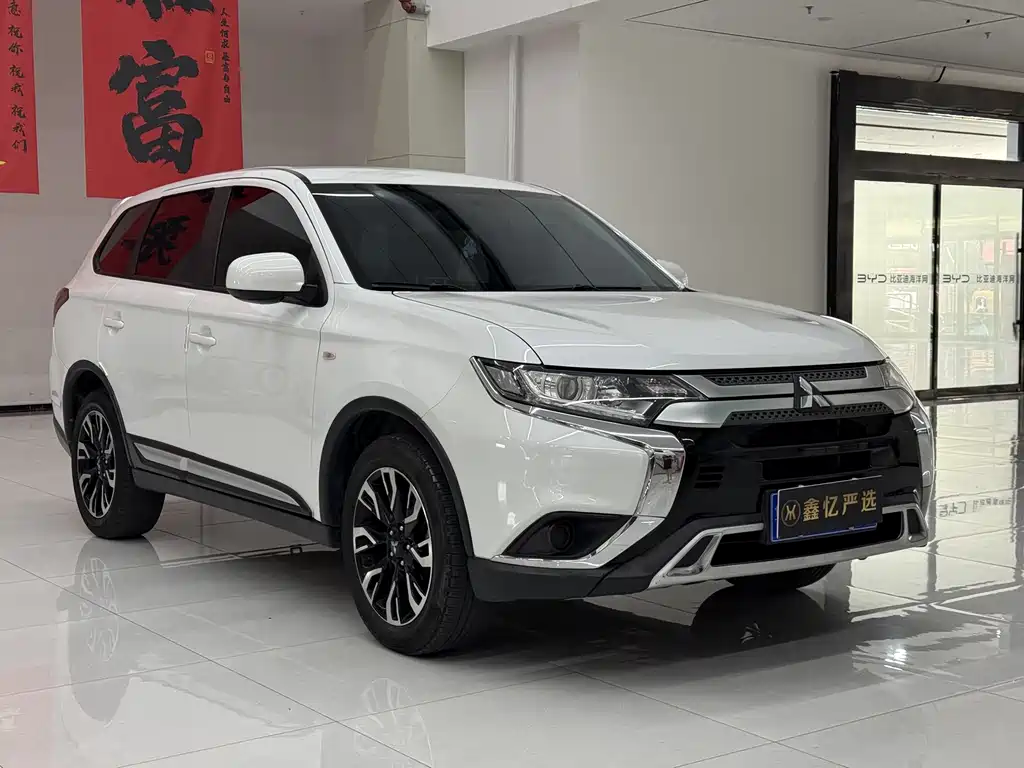 Mitsubishi Outlander 2021 — фото 3