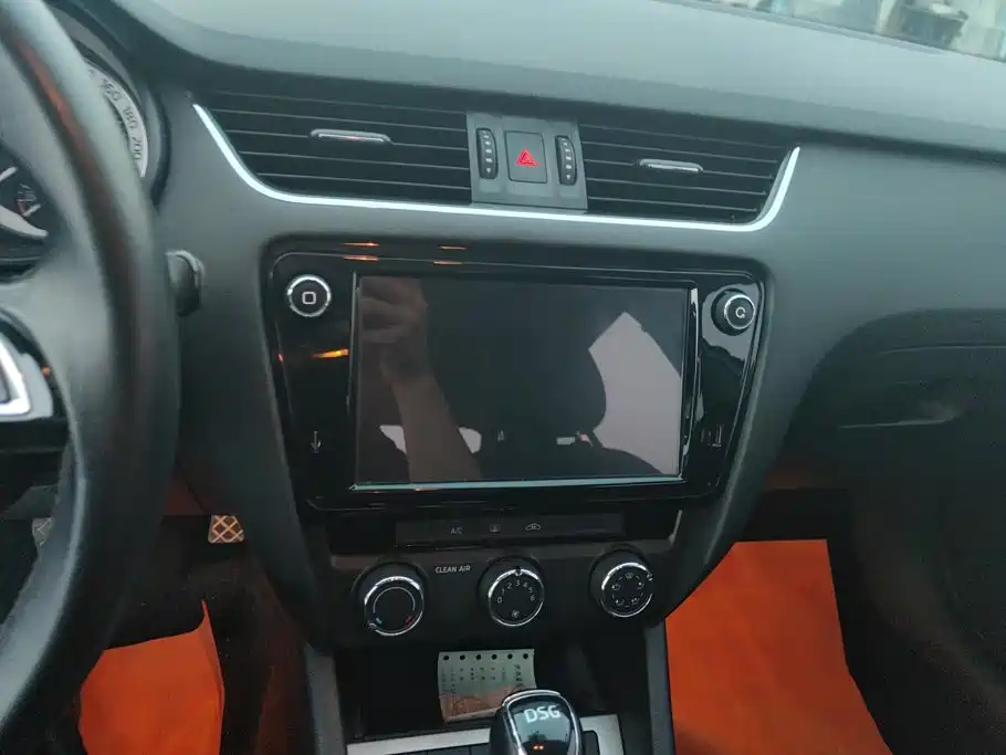 Skoda Octavia 2017 — фото 13