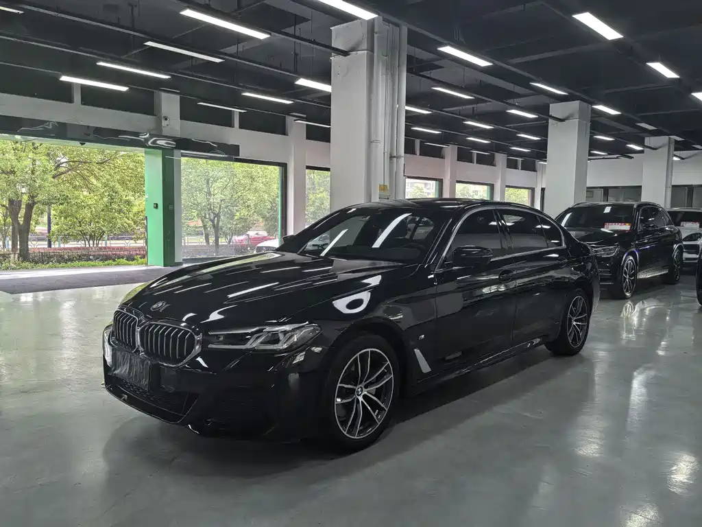 BMW 5 Series 2022 — фото 1