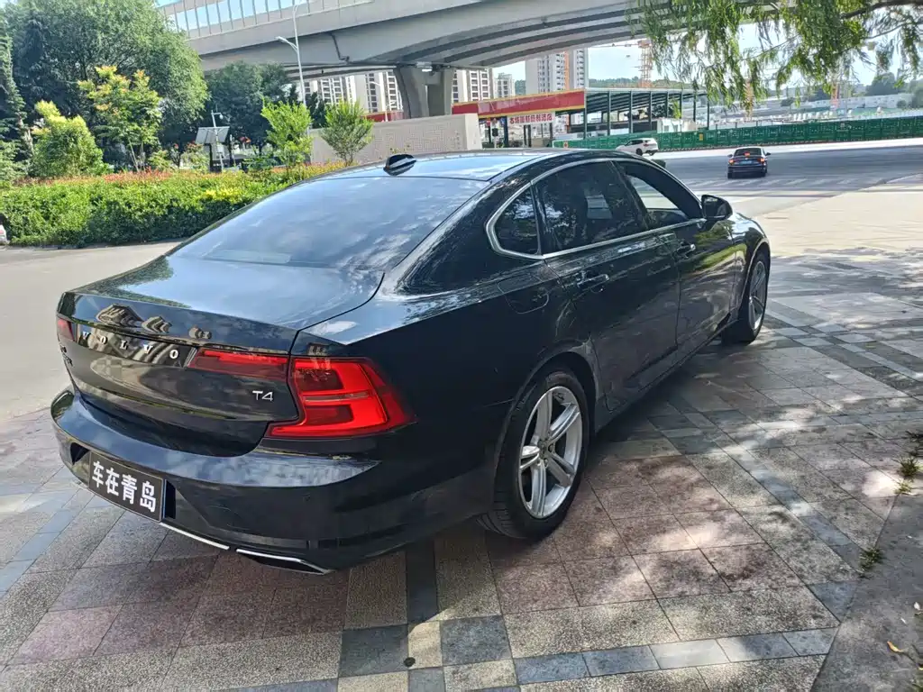 Volvo S90 2018 — фото 17