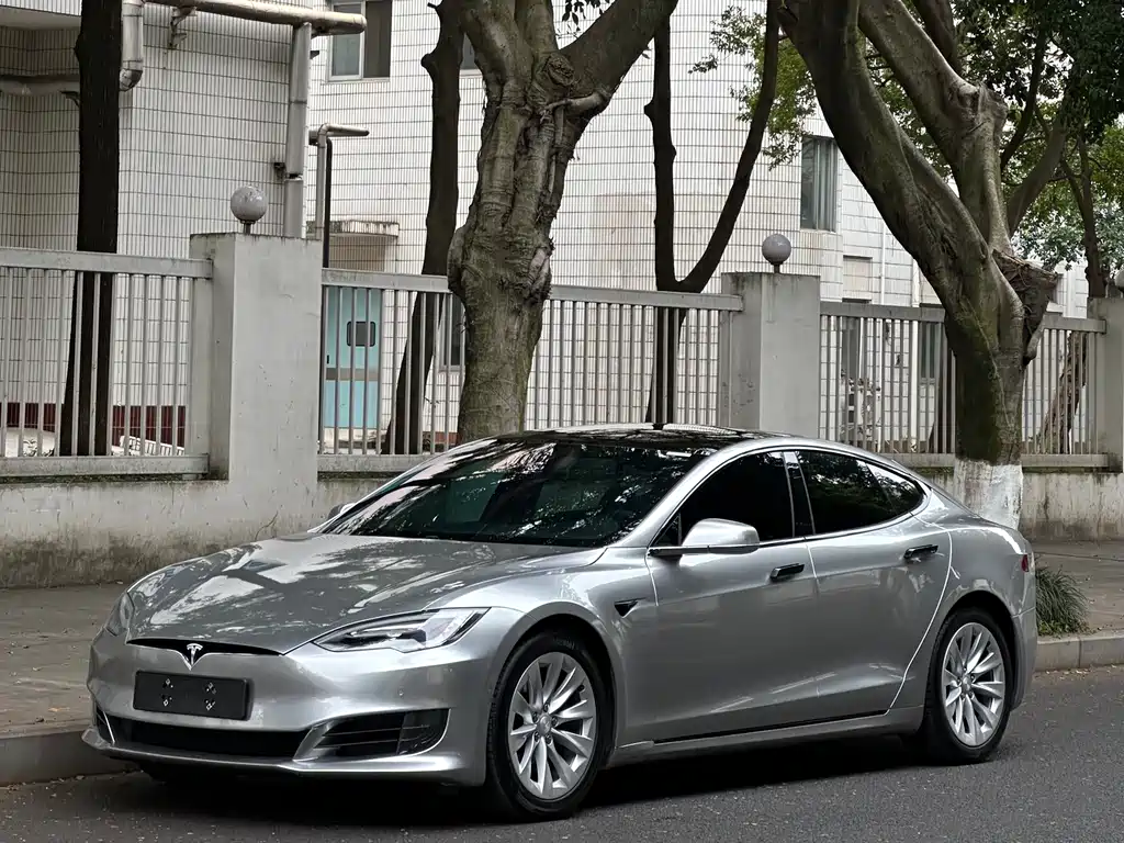 Tesla Model S 2017 — фото 1