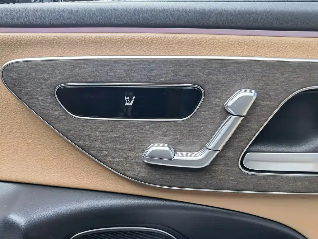 Mercedes-Benz E-Class 2025 — фото 15