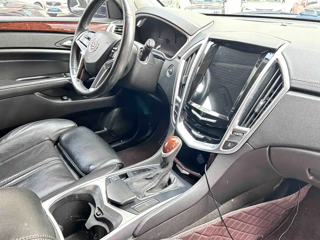 Cadillac SRX 2016 — фото 11