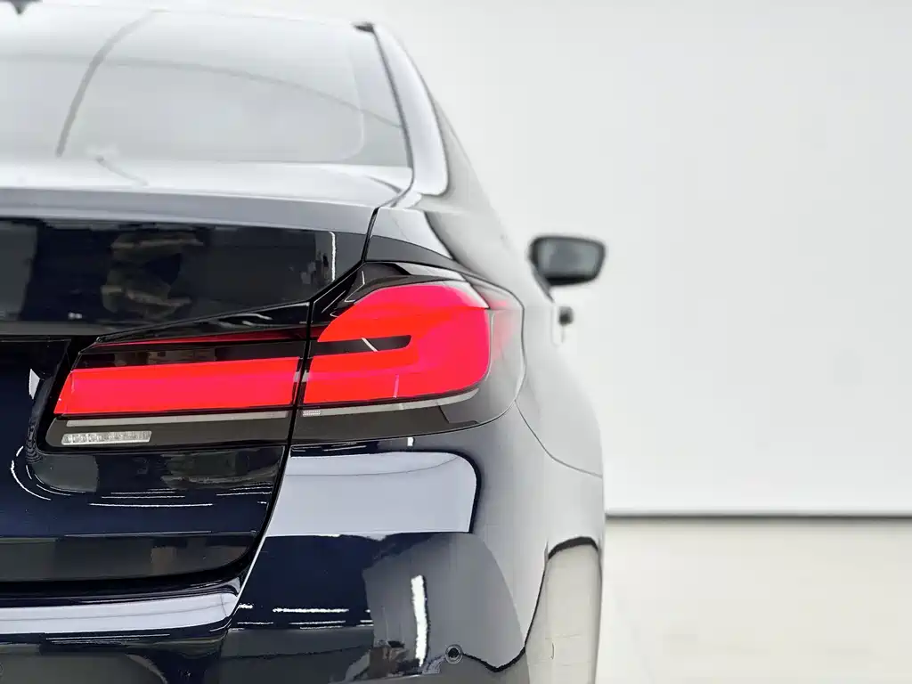 BMW 5 Series 2022 — фото 13