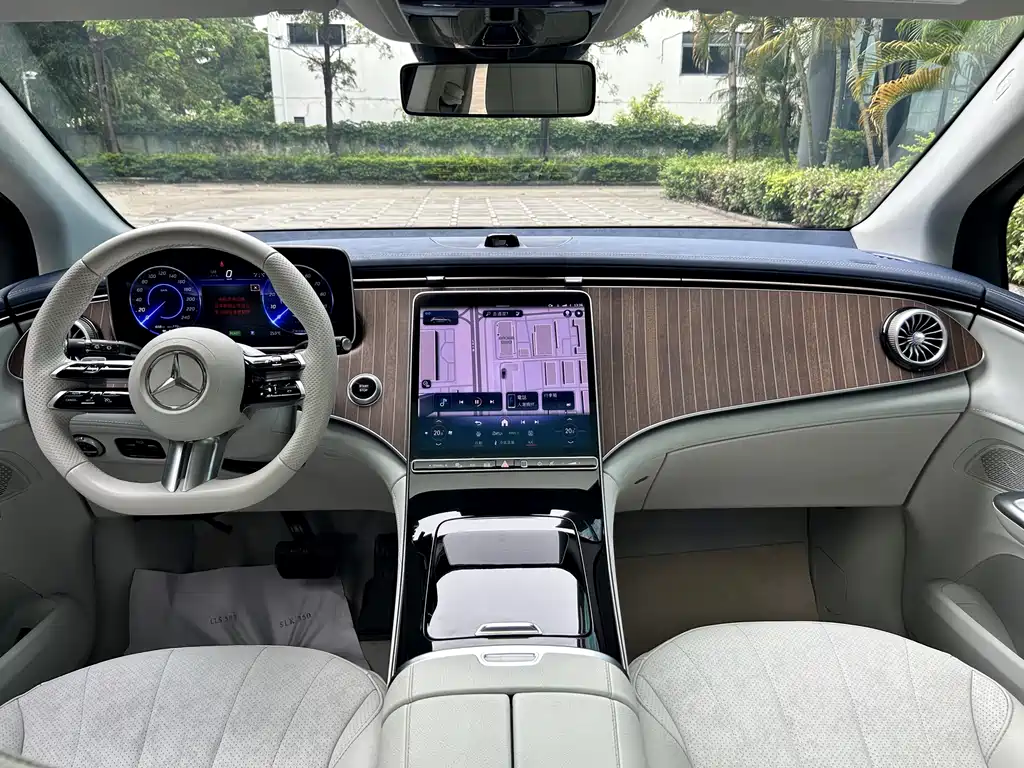 Mercedes-Benz EQE SUV 2023 — фото 10