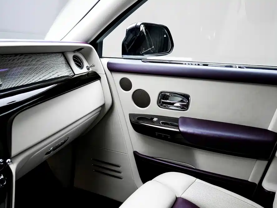 Rolls-Royce Phantom 2018 — фото 24
