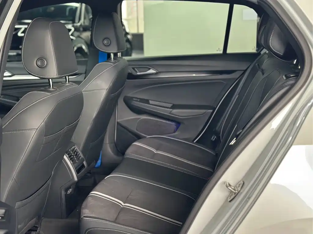Volkswagen Golf 2024
