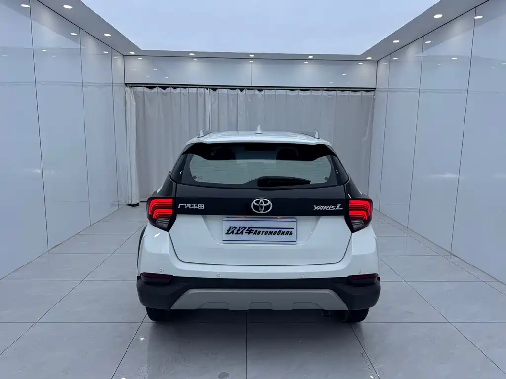 Toyota Yaris L 2022