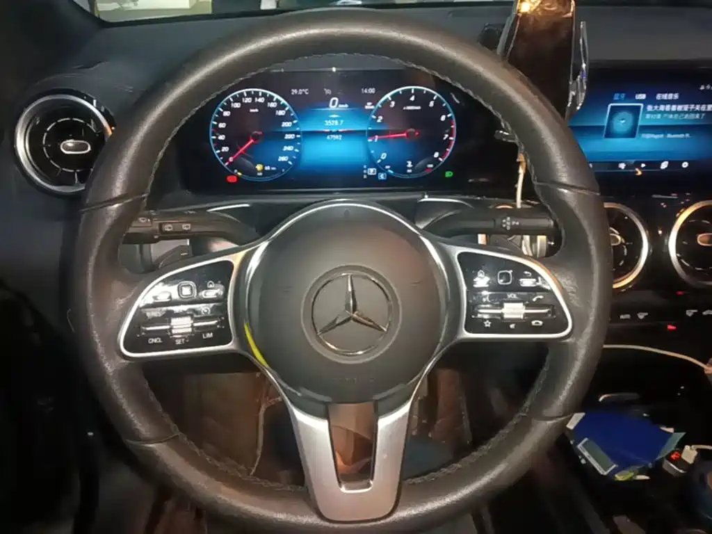 Mercedes-Benz GLB 2023 — фото 11