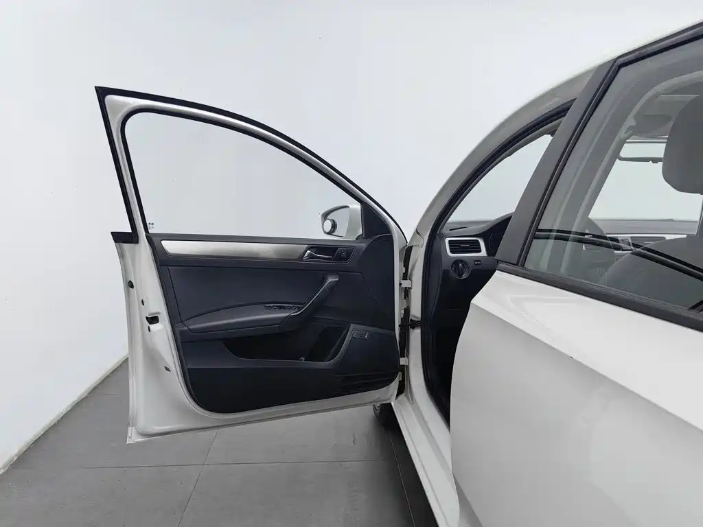 Skoda Rapid Spaceback 2015 — фото 8