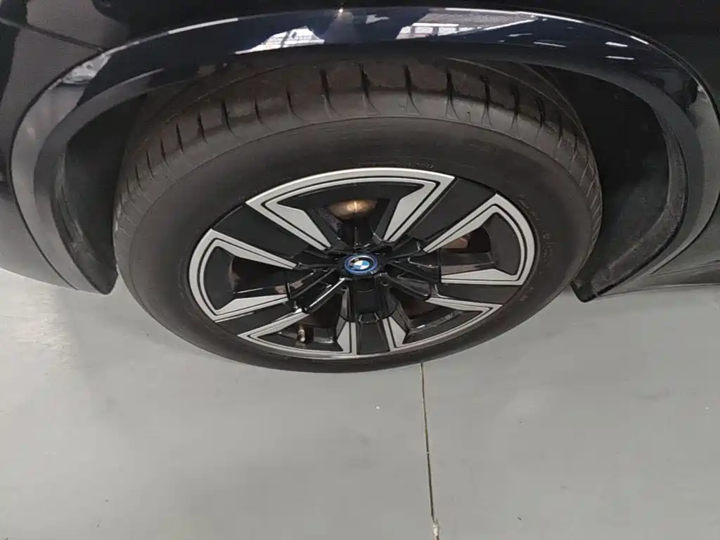 BMW iX3 2023 — фото 23