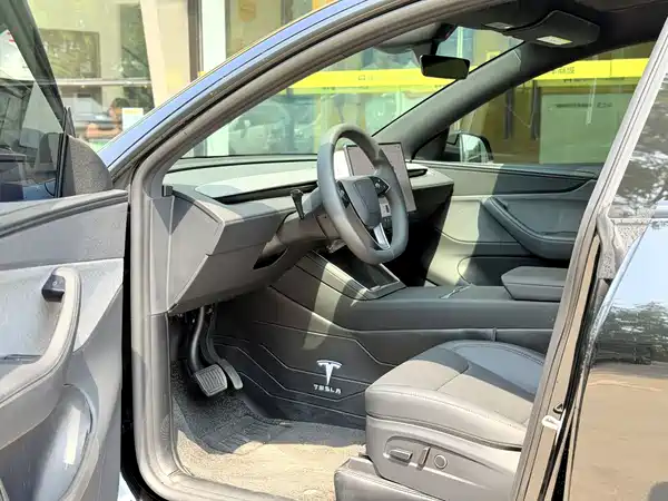 Tesla Model Y 2026
