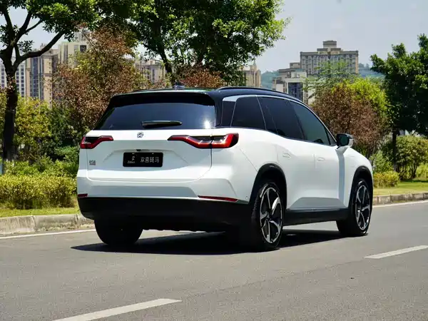 NIO ES8 2021