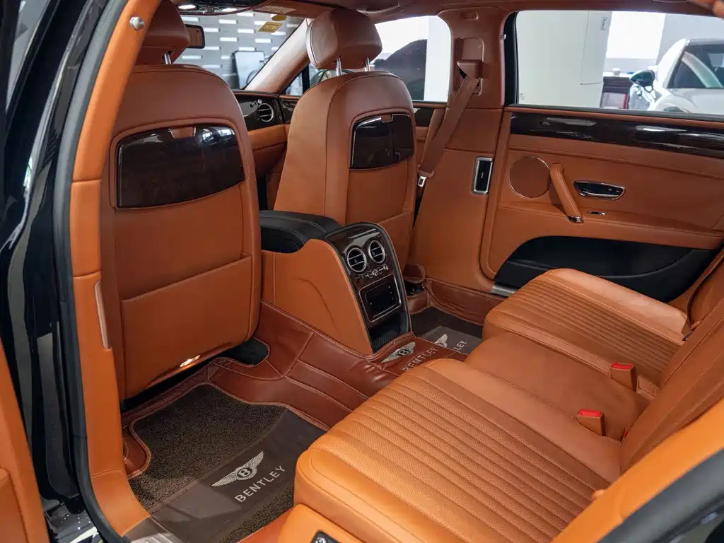 Bentley Flying Spur 2018 — фото 13