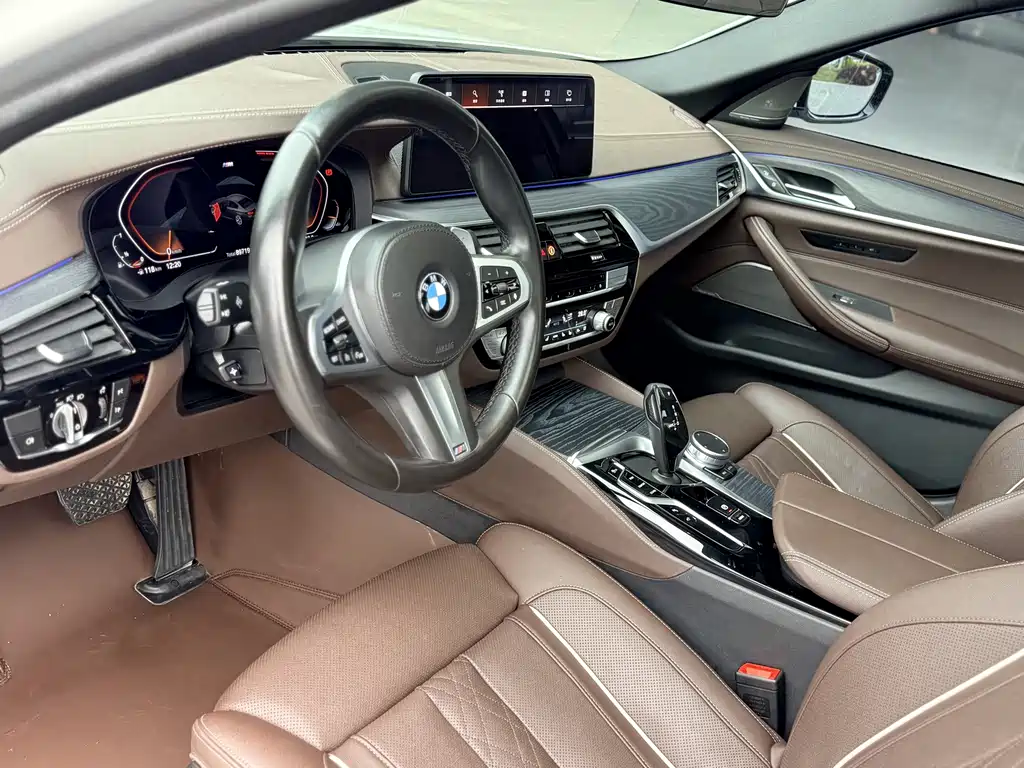 BMW 5 Series 2022 — фото 26