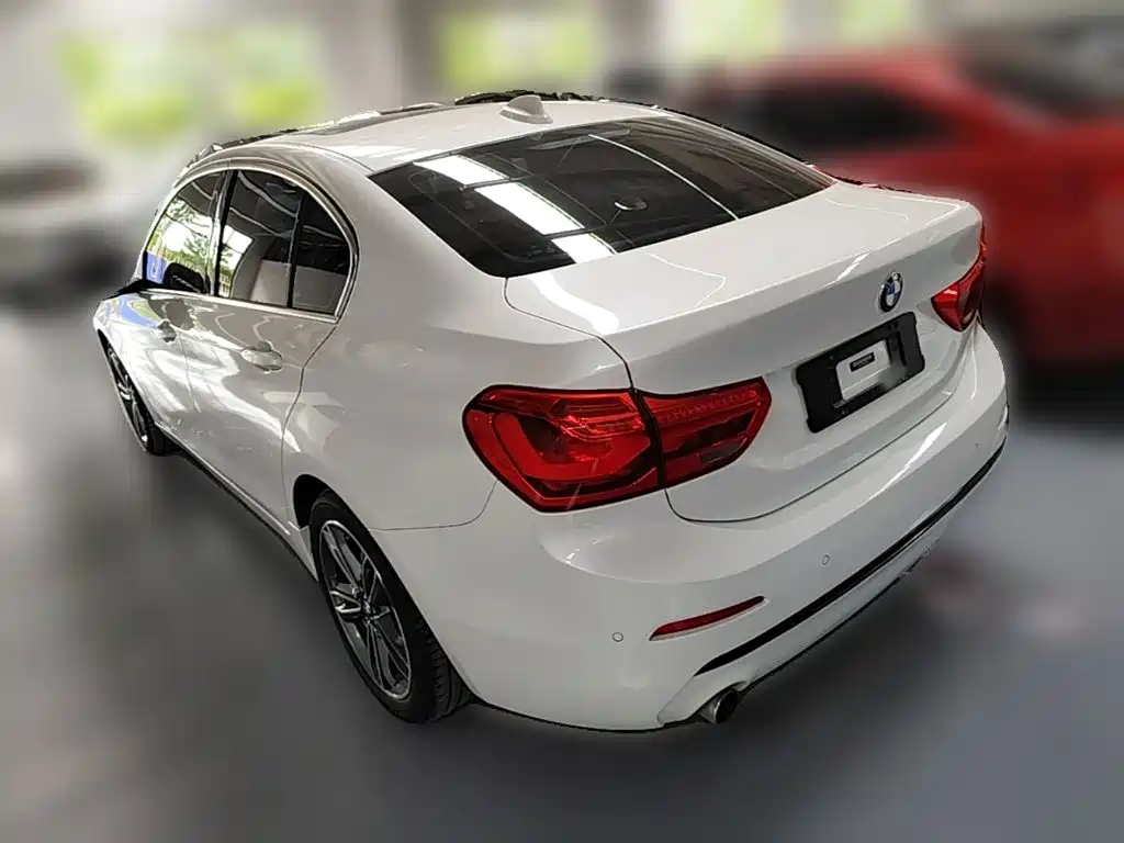 BMW 1 Series 2019 — фото 9