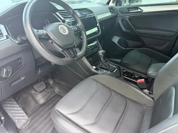 Volkswagen Tiguan L Plug-In Hybrid 2020