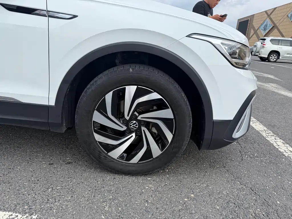 Volkswagen Tiguan L 2022 — фото 15