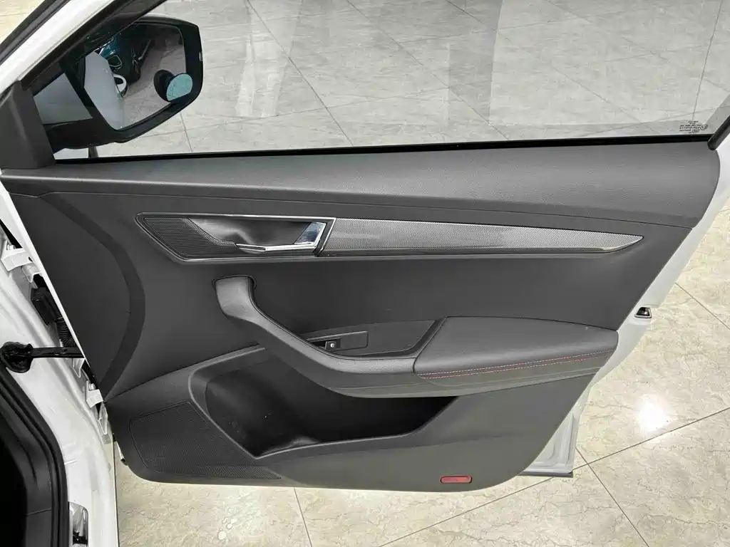 Skoda Karoq 2024 — фото 12
