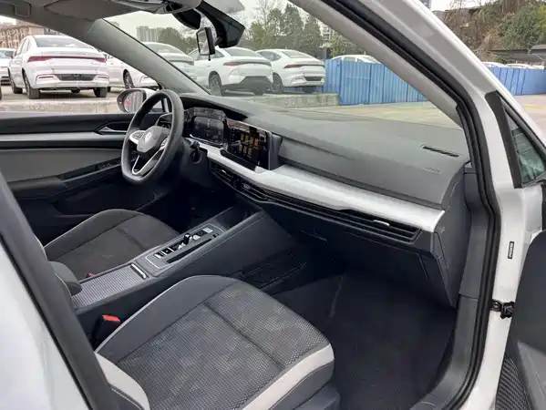 Volkswagen Golf 2021
