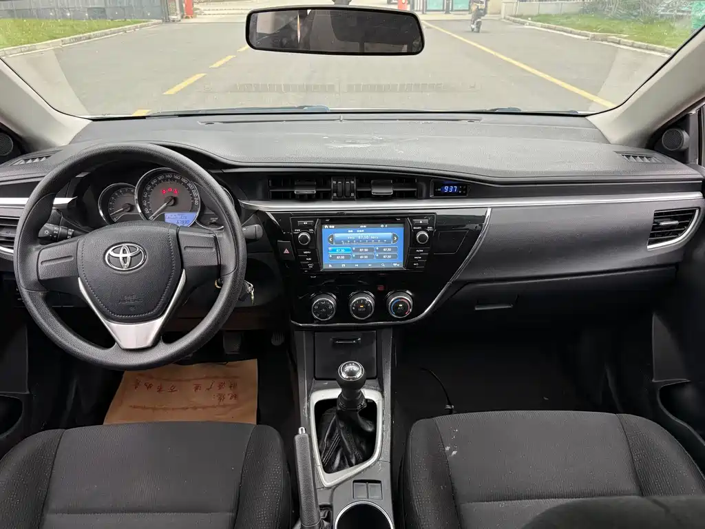 Toyota Corolla 2015 — фото 7