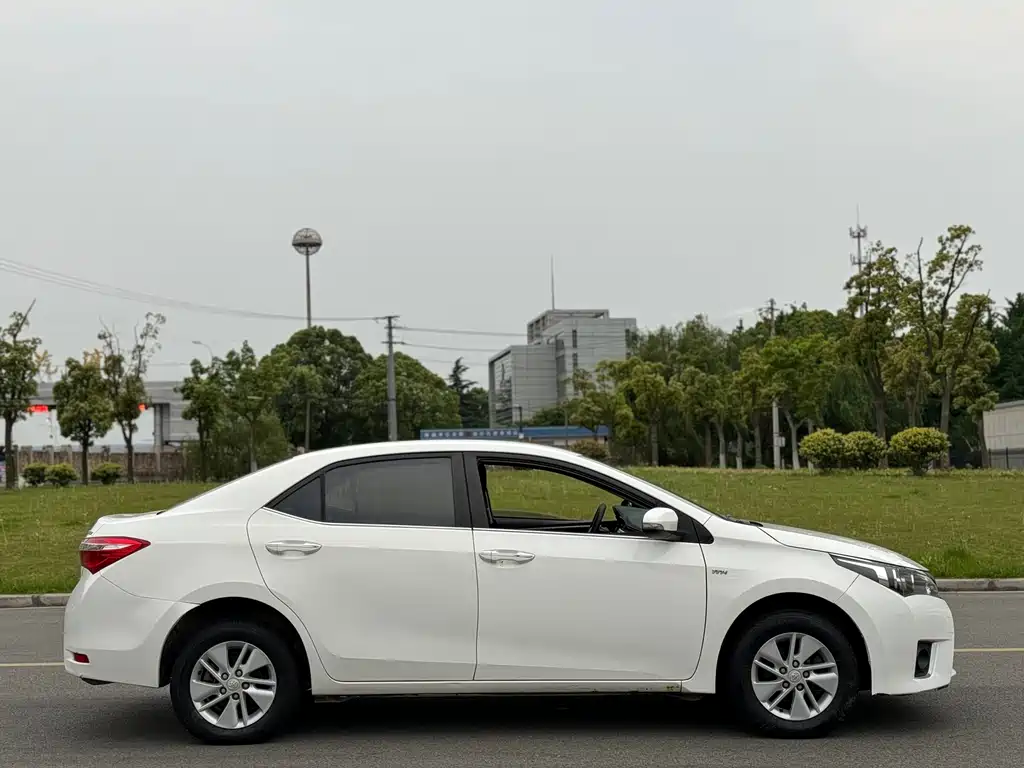 Toyota Corolla 2015 — фото 9