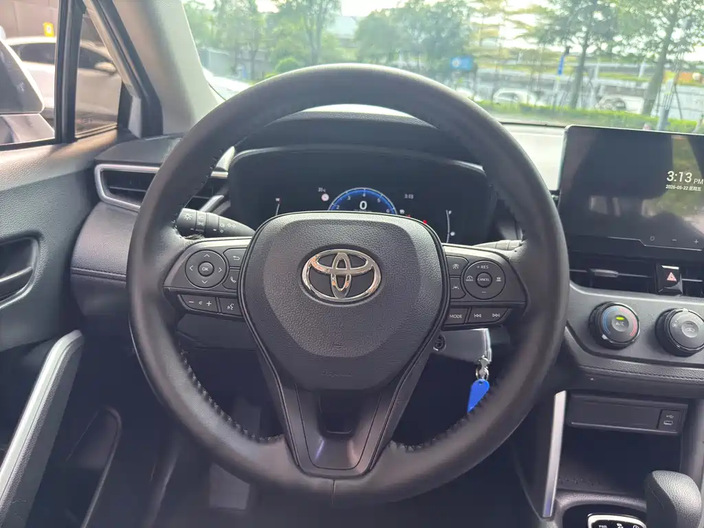 Toyota Corolla Cross 2023 — фото 15