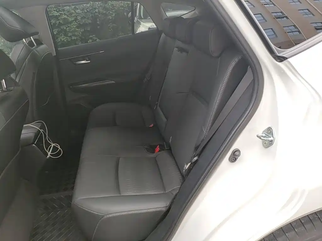 Toyota Venza 2023 — фото 17