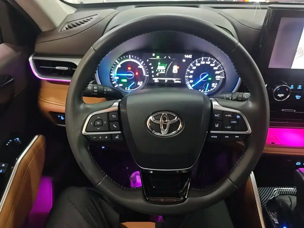 Toyota Highlander 2022 — фото 11