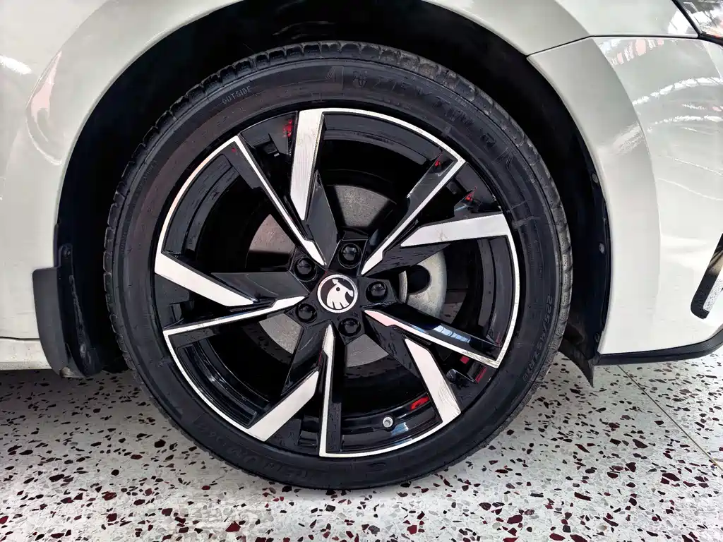 Skoda Octavia 2022 — фото 22