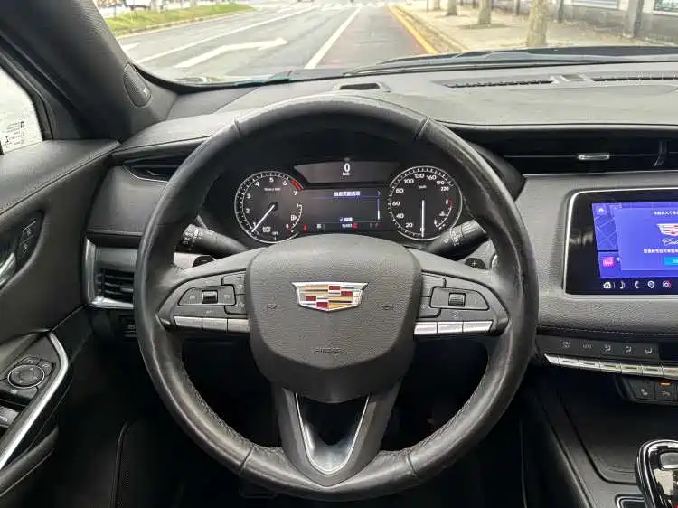 Cadillac XT4 2023 — фото 11