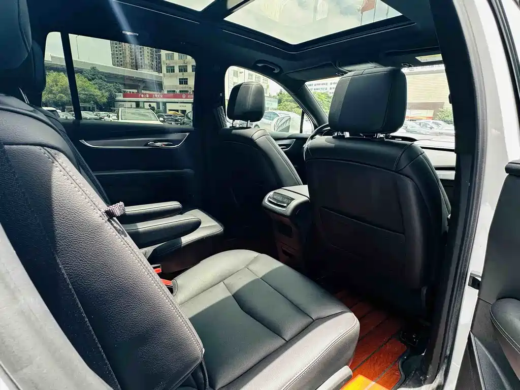Cadillac XT6 2022 — фото 11