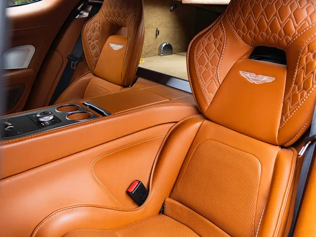 Aston Martin Rapide 2018 — фото 24