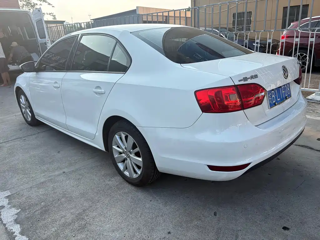 Volkswagen Sagitar 2013