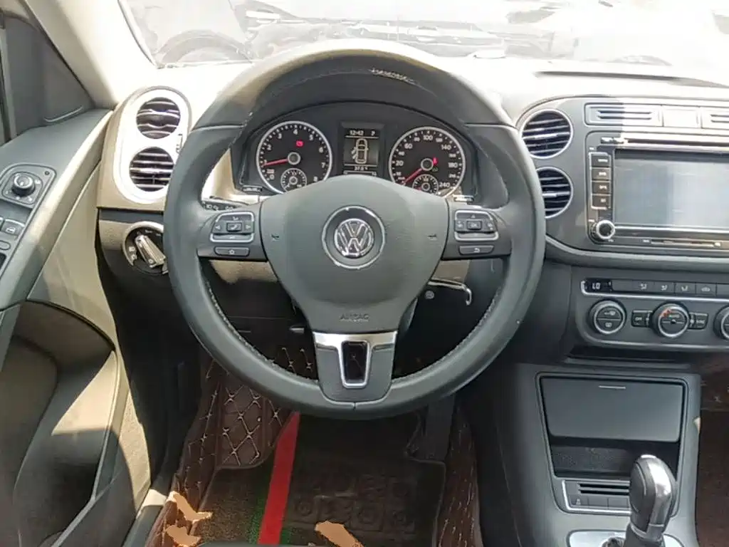 Volkswagen Tiguan 2015 — фото 11