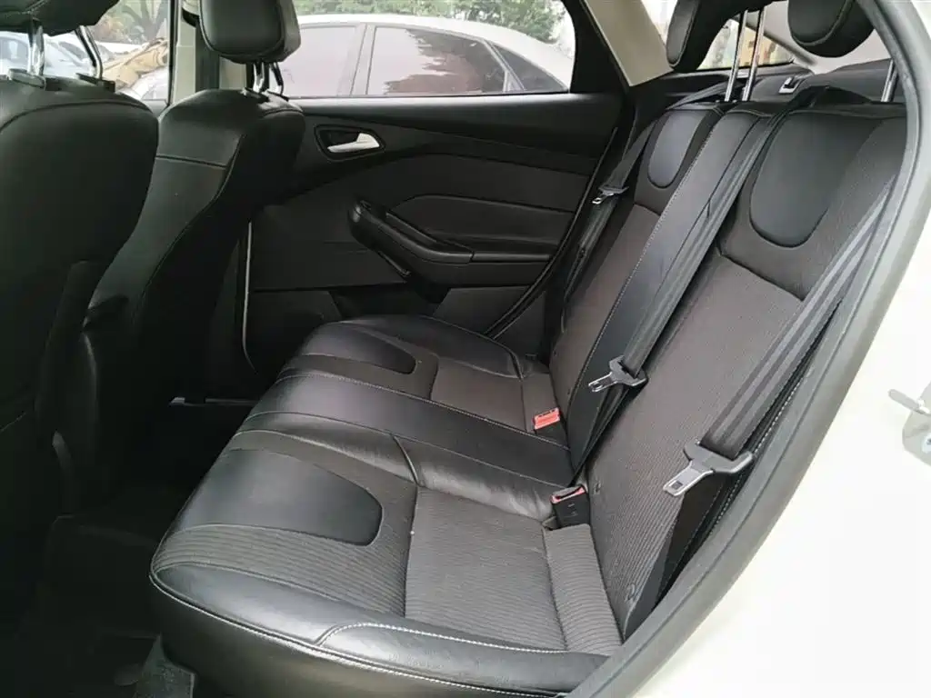 Ford Focus 2015 — фото 17